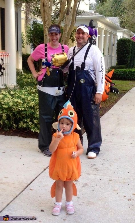 Gone Fishing - 2014 Halloween Costume Contest Family Fishing Costumes, Fishing Costume, Goldfish Costume, Fishing Family, Couples Kiss, Halloween Costumes 2014, Family Halloween Costume, Homemade Fishing Lures, Fish Costume