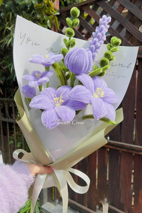 Pure purple flower bouquet for her graduation party to express respect and success Purple Flower Bouquet, Bouquet Of Tulips, Clean Flowers, Diy Bouquet Wrap, Pipe Cleaner Flowers, Lavender Gifts, Flower Bouquet Diy, Pipe Cleaner Crafts, Flower Gift Ideas