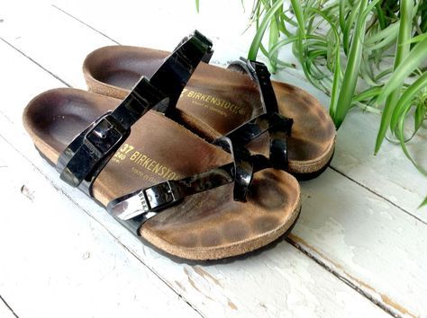 How To Clean Birkenstocks, Upholstery Trends, How To Clean Suede, Diy Cleaning Solution, Shoes Hack, Jeweled Sandals, Household Cleaning Tips, Upholstery Cleaner, Clean Dishwasher