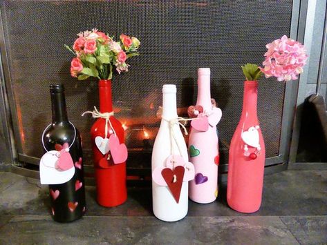 VALENTINE'S DAY Red Wine Bottle Decor w/ Twine & Metal | Etsy Valentines Wine Bottle Crafts, Black Wine Bottle, Valentines Day Wine, Valentine Table Decorations, Decorated Bottle, Painted Bottles, Red Wine Bottle, Wine Bottle Art, Bottle Decor