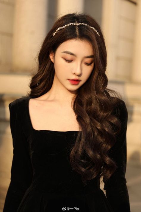 Korean Wedding Hair, Medium Long Haircuts, 인물 사진, Long Hair Cuts, Korean Hairstyle, Medium Length Hair Cuts, Aesthetic Hair, Prom Hair, Hair Looks