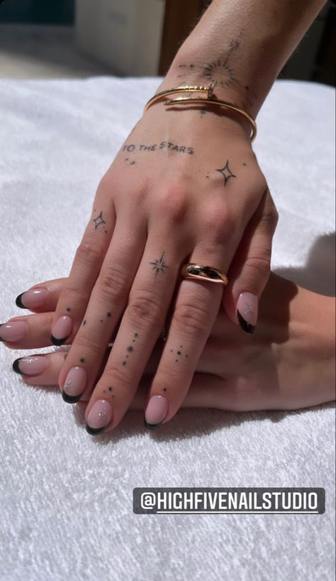 Small Hand Tattoos Aesthetic, Dainty Arm And Hand Tattoos, Hand Tattoos For Women Dots, Tattoo Dots On Fingers Meaning, Dots On Hands Tattoo, Sienna Mae Finger Tattoo, Tattoo Dots On Fingers, Finger Dots Tattoo, Finger Dot Tattoo Meaning