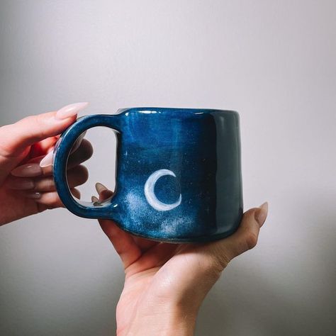 Painted Mugs Ideas, Mug Drawing, Diy Pottery Painting, Color Me Mine, Quirky Art, Midnight Sky, Painted Mugs, Poetry Inspiration, Ceramic Ideas