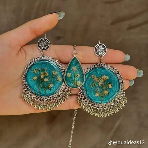 Resin Art Jewellery Ideas, Resin Jewellery Ideas, Resin Jhumka, Resin Earrings Ideas, Resin Earrings Diy, Diy Resin Crystals, Jewelry Box Plans, Resin Crystals, Resin Arts