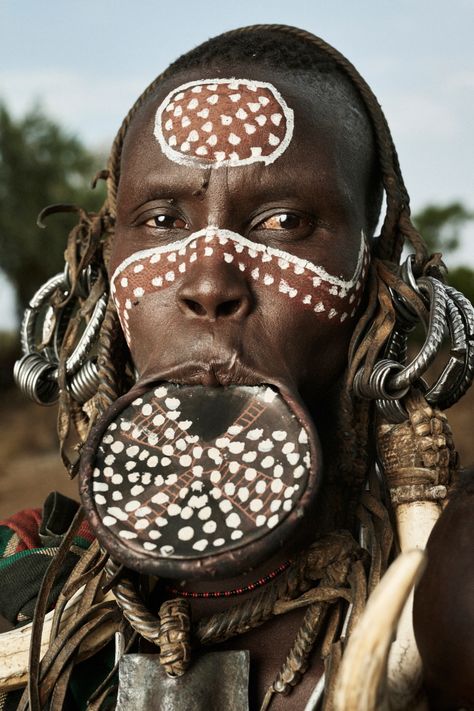 Mursi beauty. by Adam Koziol at Coroflot.com Mursi Tribe Ethiopia, African American Artwork, Africa People, Mursi Tribe, African People, We Are The World, African History, Lip Art, African Culture