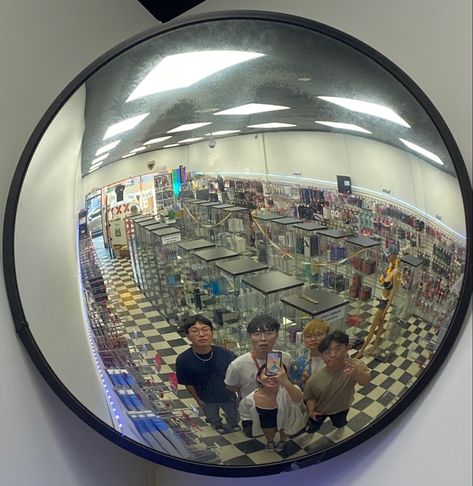 Fisheye Mirror, Pic Friends, Mirror Selfie Aesthetic, Selfie Aesthetic, Mirror Selfie, Mirror