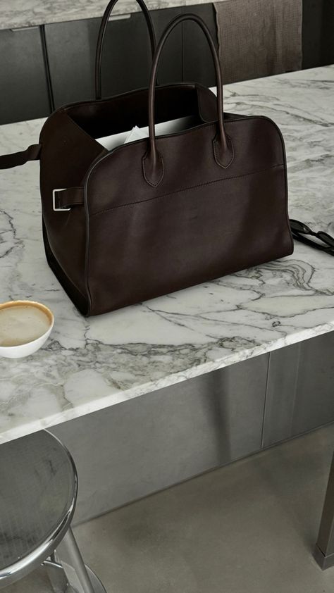 alexadagmar The Row Half Moon Bag, Winter Outfit Ideas Aesthetic, Margaux Bag, Trend 2025, Outfit Ideas Aesthetic, The Row Bag, Uni Bag, Winter Fashion Trends, Fall Outfit Inspiration