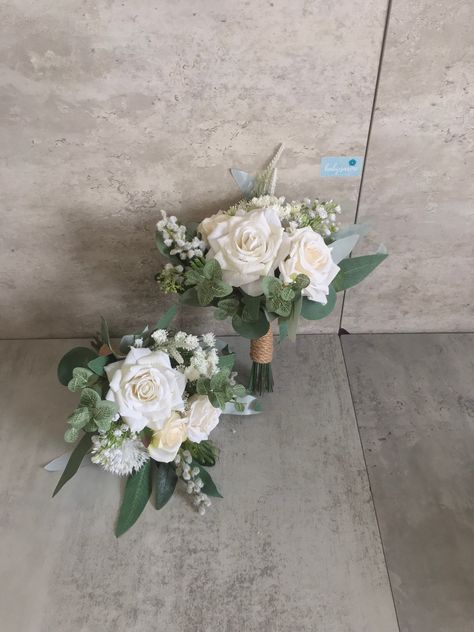 Maid Of Honor Bouquet White, White Greenery Wedding, Maid Of Honor Bouquet, White Rose Bridal Bouquet, Small Bridal Bouquets, Small Wedding Bouquets, Prom Bouquet, Greenery Wedding Bouquet, Simple Wedding Bouquets