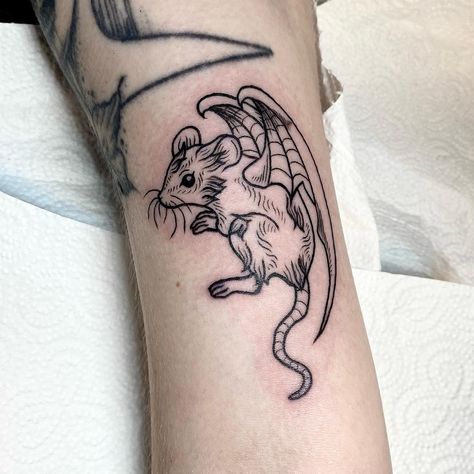 🐁 FLASH SALE 🐁 all mouse flash £100 for the month of June to celebrate my one year of tattooing! mondays/tuesdays/thursdays/saturdays @smbtattoo dm to book in ⚔️ #tattooflash #flashsale #brighton #thingstodoinbrighton #mousetattoo Rat Tattoo, Illusion Tattoos, Optical Illusion Tattoos, Woodcut Tattoo, Mouse Tattoos, Mushroom Tattoos, 4 Tattoo, Kawaii Tattoo, Spooky Tattoos