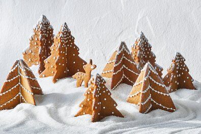 cardamom-gingerbread-trees-RU349319 Gingerbread Trees Christmas Cookies, Gingerbread House Trees, Gingerbread Trees, Gingerbread Creations, Candy Trees, Tree Cookies, Dessert Buffet, Classic Cookies, Gingerbread Houses