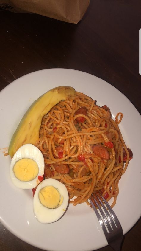 Haitian Aesthetic, African Breakfast, Haitian Pasta, Haitian Breakfast, Spaghetti With Egg, Haitian Spaghetti, Haitian Food, Haitian Fritay Platter, Vegan Haitian Spaghetti