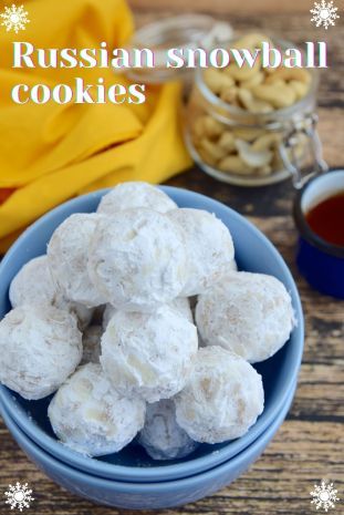 Russian snowball cookies recipe - Miss M.V. Mexican Wedding Cookies Recipes, Wedding Cookies Recipe, Russian Tea Cakes, Cookies Video, Snowball Cookie Recipe, Christmas Meals, Russian Tea Cake, Lemon Cookies Recipes, Mexican Wedding Cookies