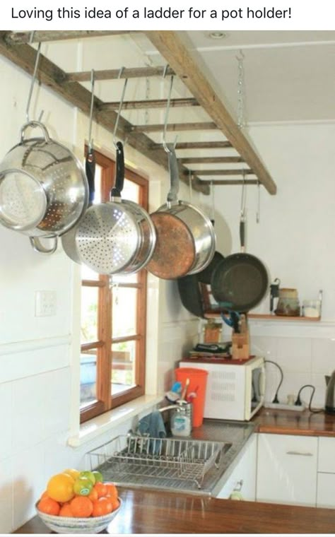 Organiser Cucina, Ladder Display, Pot Storage, Pot Racks, Kitchen Organization Diy, Diy Magazine, Hanging Rack, Rack Kitchen, Ladder Shelf