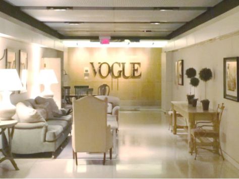 Take a 14-Second Tour of Vogue's Entire Office: The fashion magazine opens their office doors for the quickest tour. via @domainehome Vogue Office, Office Doors, Chriselle Lim, Office Tour, Office Door, Her Closet, Step Inside, Diy For Teens, Modern Office