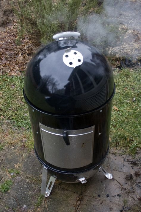 wikiHow to Use a Charcoal Smoker -- via wikiHow.com How To Use A Smoker Grill, Weber Smoker Recipes, Charcoal Smoker Recipes, Weber Smoker, Braciole Recipe, Weber Smokey Mountain, Outdoor Cooker, Best Charcoal Grill, Barbecue Smoker