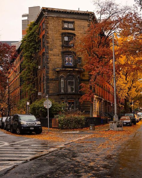 East Village Nyc, West Village Nyc, Nyc Fall, Fall Mood Board, York Travel, Autumn In New York, Nyc Aesthetic, East Village, West Village