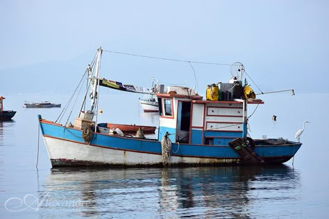 Boat Reference Photo, Fisherman Boat, Life Drawing Reference, Old Boats, Boat Art, Boat Painting, Color Studies, Urban Sketching, Fishing Boat