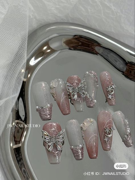 Xiangshu Nails, Chinese Press On Nails, Douyin New Year Nails, Aesthetic Nails With Charms, Chrome Douyin Nails, Douyin Butterfly Nails, Aesthetic Silver Nails, Douyin Nails Long, Korean Nails Charms