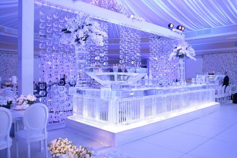 Ice Decorations, Ice Sculpture Wedding, Ice Theme, Ice Wedding, Sweet 16 Party Themes, Wonderland Wedding Theme, Ice Party, Ice Bar, Beaded Curtain