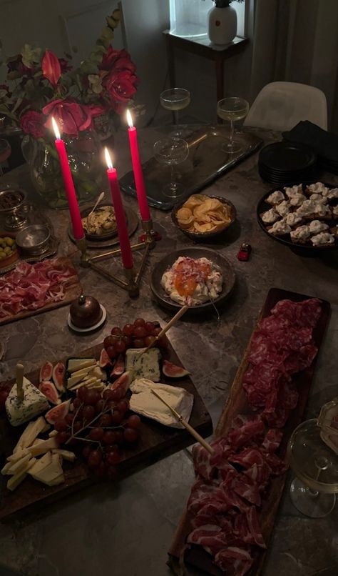 Food For Vampire Party, Spooky Dinner Party Ideas, Moody Galentines Aesthetic, Full Moon Dinner Party, Aesthetic Halloween Food, Vampire Foods Party Ideas, Vampire Charcuterie Board, Christmas 30th Birthday Party, Goth Wedding Food