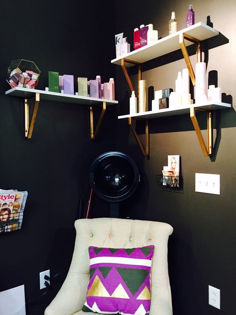 Mandy Morgan at Salon Lofts Clayton beautifully displays her retail. Love the colors! #salonlofts #salonloftstlouis #stlouissalon #mandymorgan #retail #organization Organize Salon Suite, Small Salon Decor, Salon Lofts, Small Salon, Behind The Chair, Salon Owners, Salon Suites, Salon Decor, Loft Spaces