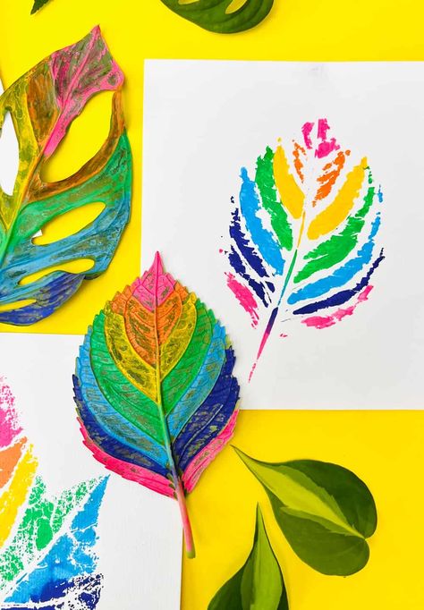 Painted Leaf Art - How to Paint Leaves Paint Leaves, Leaf Print Art, Senior Ideas, Theme Nature, Painting Activities, Leaf Crafts, Nature Artwork, Kindergarten Art, Painted Leaves