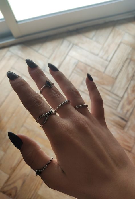 #rings #aesthetic Lesbian Rings Aesthetic, Gay Rings Aesthetic, Ring Stacking Ideas Silver, Finger Tattoos Ring, Ringe Aesthetic, Ring Tattoos For Couples, Ring Aesthetic Vintage, Vintage Rings Wedding, Dark Academia Rings