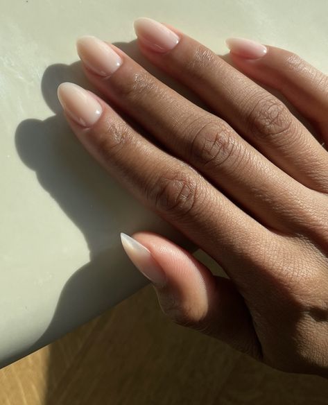 Pretty Hands Woman, Neutral Oval Nails, Cream Almond Nails, Crème Nails, Beige Almond Nails, Cream Nails Acrylic, Soft Nude Nails, Sheer White Nails, Creamy Nails