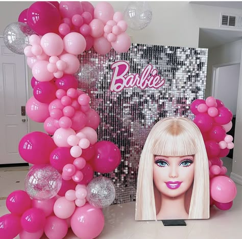 Barbie Ballons Decoration, Barbie World Birthday Party, Barbie Party Balloons, Barbie And Ken Party Decorations, Barbie Balloon Backdrop, Barbie Backdrop Ideas, Barbie Theme Backdrop, Barbie Party Backdrop, Barbie Themed Birthday Party Decor