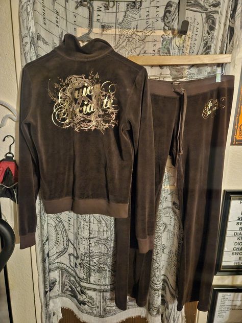 Vintage Juicy Couture Tracksuit, Brown Juicy Couture Tracksuit, Brown Tracksuit, Thrift Inspiration, Brown Juicy Couture, Juicy Couture Clothes, Juicy Tracksuit, Y2k Tracksuit, Brown Y2k