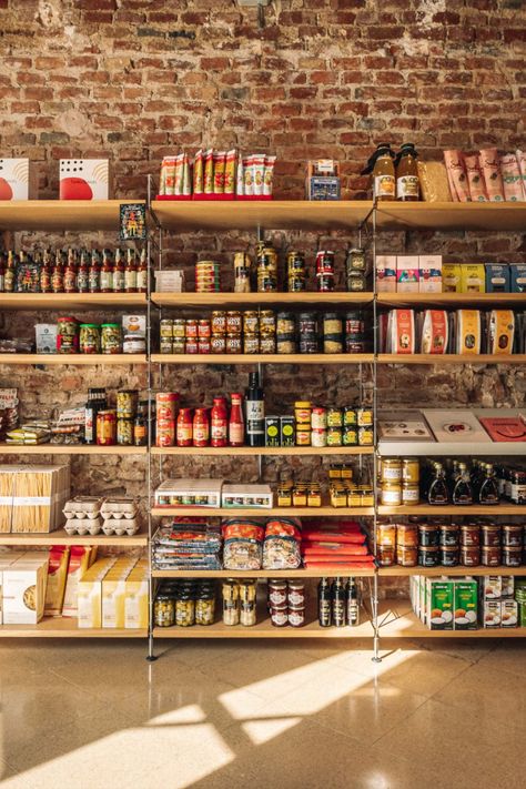 Deli Fridge Display, Cool Grocery Stores, Boutique Grocery Store, Modern Grocery Store Design, Convenience Store Design Interiors, Grocery Store Interior Design, Small Food Shop, Small Grocery Store Design, Modern Grocery Store