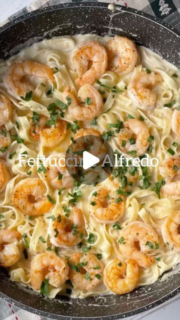 Nancy D Martínez G on Instagram: "FETTUCCINE ALFREDO con CAMARONES al estilo de PROVECHITO MONTERREY

👇🏽TOMA NOTA y acuérdate de GUARDAR la receta para hacerla después

YO LE PUSE:
-500 g pasta fettuccine
-Camarones grandes (te recomiendo de DoMare)
-Sal, pimienta y ajo en polvo al gusto
-1 Cda de mantequilla para dorar camarones
-4 Ajos picaditos
-2 Cdas de mantequilla para dorar los ajos
-60 g de Queso crema
-1 taza de Leche ENTERA
-1 taza de queso parmesano rallado
-½ taza de media crema (o 190 g)
-½ cdta de sal
-¼ cdta de Pimienta
-¼ cdta de ajo en polvo
-Reserva Agua de la cocción de la pasta
-Perejil fresco picado
 
CÓMO LO HAGO
1. Ya limpios los camarones sazona con sal, pimienta y ajo en polvo
2. Masajéalos bien y llévalos a dorar con mantequilla (3 minutos de cada lado aprox). Pasta Alfredo Receta, Pasta Fettuccine, Shrimp Fettuccine Alfredo, Shrimp Fettuccine, Pasta Recipes Alfredo, Fettuccine Alfredo Recipes, Classic Italian Dishes, Alfredo Recipe, Fettuccine Alfredo