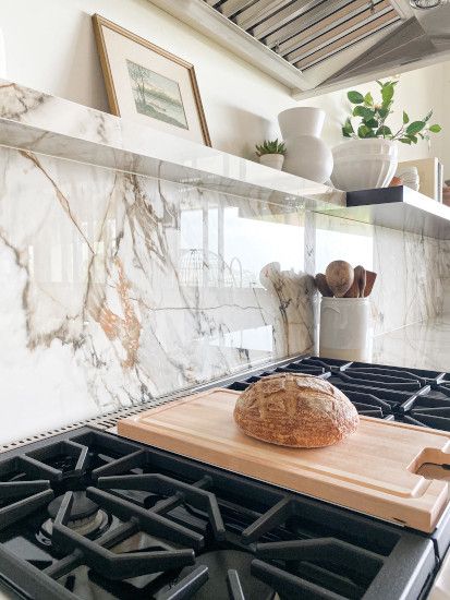 Living in the lap of ‘Luxe’-ury | 2021-02-18 | Stone World Neolith Calacatta Luxe, Neutral Kitchen Backsplash, Calacatta Luxe, Neolith Calacatta, Neutral Backsplash Kitchen, Engineered Stone Countertops, Quartz Backsplash, Countertop Backsplash, Kitchen Backsplash Ideas