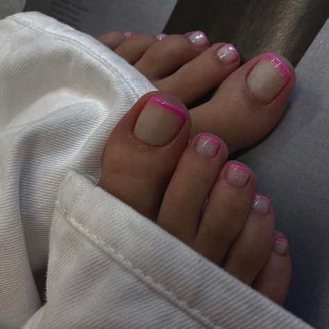 Pedicure Trends, French Toe Nails, Pink Pedicure, Toenail Designs Summer, Summer Pedicure, Pedicure Ideas, Gel Toe Nails, Toe Nail Color, Cute Toe Nails