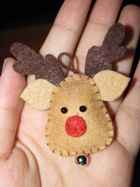 felt reindeer ornament Felt Reindeer, Reindeer Craft, Reindeer Ornament, Handmade Christmas Crafts, Felt Christmas Decorations, Felt Decorations, Felt Christmas Ornaments, Red Nose, Christmas Sewing