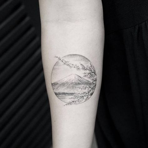 Single needle Mount Fuji tattoo on the inner forearm. Mt Fuji Tattoo, Tatoo Ring, Minimalist Tattoo Meaning, Typography Tattoo, French Tattoo, Circle Tattoos, Meaningful Tattoos For Women, Mont Fuji, Small Meaningful Tattoos