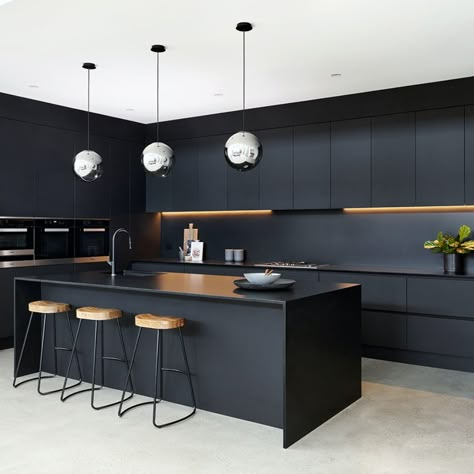 Kitchen Wall Tiles Design, Modern Black Kitchen, Desain Pantry, Room Vibes, Kabinet Dapur, Kitchen Redesign, Black Kitchen Cabinets, Kitchen Design Modern White, Kitchen Interior Design Decor