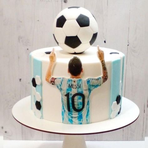 Football Cakes For Boys, Football Cake Design, Messi Birthday, Football Themed Cakes, Soccer Birthday Cakes, Cake Designs For Boy, Football Birthday Cake, Football Messi, Soccer Cake