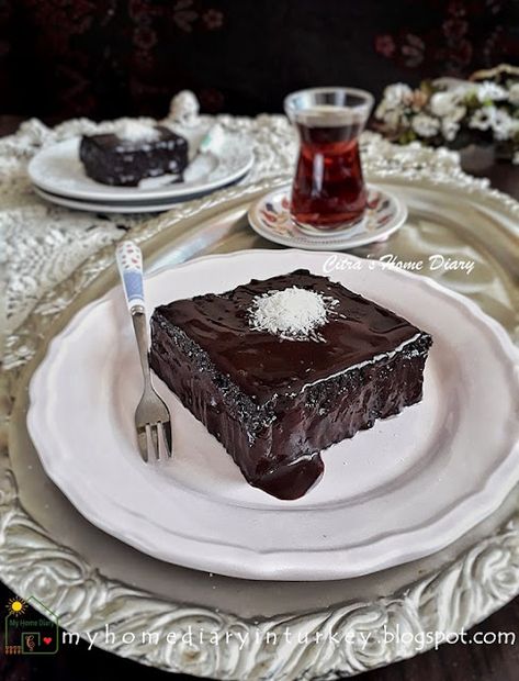 Islak kek (Wet cake) from Turkiye / ıslak kek tarifi Turkish Chocolate, Wet Cake, Turkish Desserts, Coconut Coffee, Turkish Food, Moist Chocolate Cake, Grated Coconut, Brownie Cake, Brownie Bar