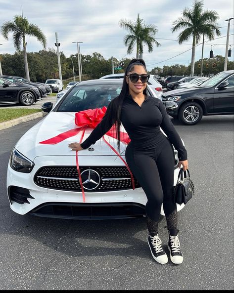 New Car Black Women, Rich Wife Lifestyle, Nice Cars For Women, Luxury Cars For Women, Best Cars For Teens, Car Outfit, Dream Cars Mercedes, Top Luxury Cars, Car Goals