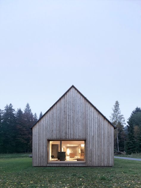 Bernardo Bader, Small Cabins, Siding Ideas, Wooden House Design, Contemporary Barn, Minimalist House, House Siding, Modern Barn, Design Exterior