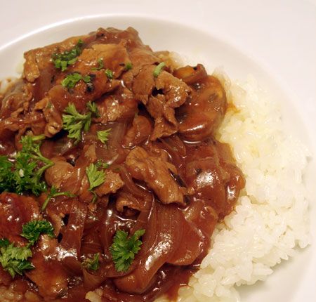 Japanese Beef Stew Recipe, Japanese Beef Stew, Carrot Butter, Hayashi Rice, Rich Beef Stew, Rice Japanese, Japanese Beef, Canned Tomatoes, Dried Thyme