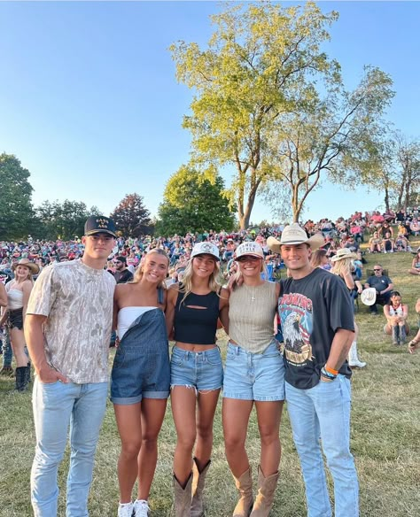 Men’s Country Concert Summer Outfit, Overall Country Concert Outfit, Rodeo Outfits Aesthetic, Wyatt Flores Concert Outfit, Rock The Country Outfits, Couples Country Concert Outfits, Brandon Lake Concert Outfit, Couple Country Concert Outfit, Dan And Shay Concert Outfit