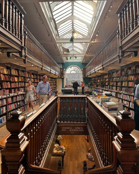 Don’t be a footnote 📝 Daunt Books, What Is My Aesthetic, Indie Bookstore, Uk Destinations, Beautiful Books, Library Design, London Love, London Life, Book Blogger