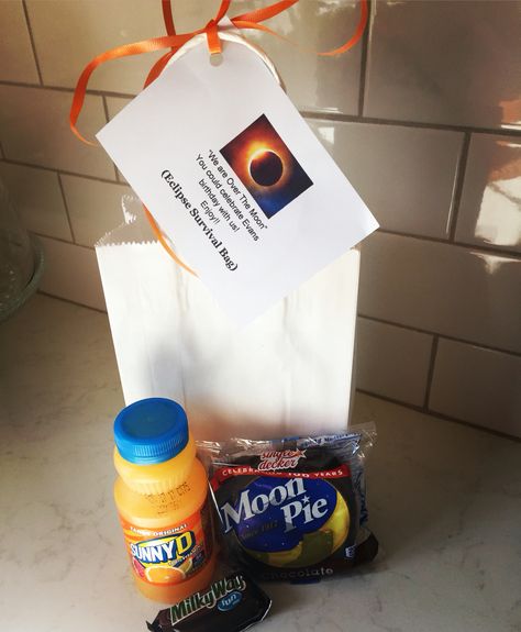 Super cute Eclipse party bag... Sun, Moon, Stars Eclipse Goodie Bag, Solar Eclipse Goodie Bag, Eclipse Party Ideas, Solar Eclipse Party, Eclipse Party, Moon Pies, Package Ideas, College Care Package, Weather Activities