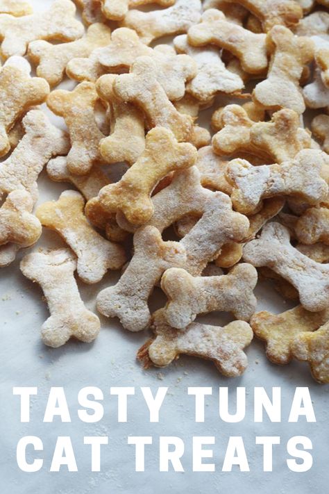 Tasty Tuna Cat Treats are a crispy, healthy homemade snack for the favorite felines in your family! Tuna Cat Treats Homemade, Dog Bone Cookie, Tuna Cat Treats, Diy Cat Food, Dog Bone Cookies, Healthy Homemade Snacks, Mini Dog, Treats Recipes, Puppy Treats