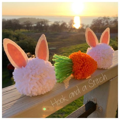 Hook and a Stitch on Instagram: “Bunny Pom Poms and Carrot Pom Poms make cute Easter decorations! Use them on garlands or Easter baskets, make key chains with them. The…” Pom Pom Easter, Easter Bunny Garland, Bunny Garland, Felt Yarn, Yarn Pom Pom, Cute Easter, Diy Easter Decorations, Easter Diy, Pom Poms