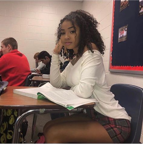 #the_blackbeauties #melanin #teammelanin #teamnatural #blackgirlsbreaktheinternet #blackbeauties #blackgirls… Back To School Outfits Highschool, Teacher Outfits High School, 90s Fashion Outfits Hip Hop, School Outfits For College, School Outfits Highschool, Picture Day Outfits, High School Fashion, Black Teachers, First Day Of School Outfit