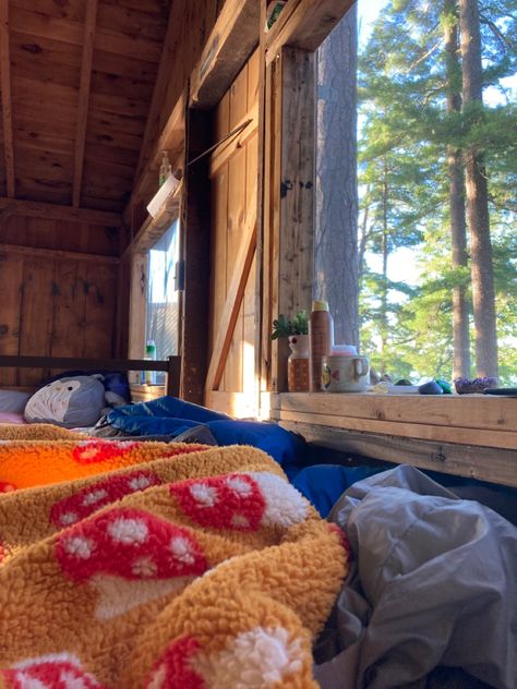 Camper Trailer Aesthetic, Summer Camp Cabin Decorations, Summer Cabin Aesthetic, Summer Camp Aesthetic Cabin, Granola Girl Bedroom, Granola Bedroom, Glamping Aesthetic, Cabin Summer, Camping House