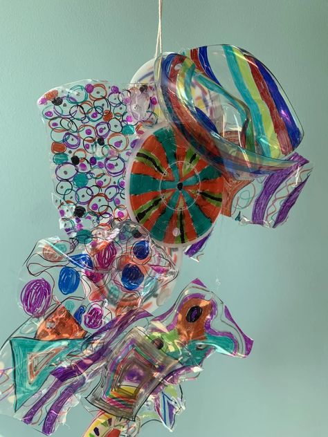 Kindergarten Sculpture Projects, Elementary Art Sculpture, Chihuly Art Projects For Kids, Sculpture For Kids, Chihuly Chandelier, Art Collaboration, Space Garden, Shrink Paper, Sculpture Lessons